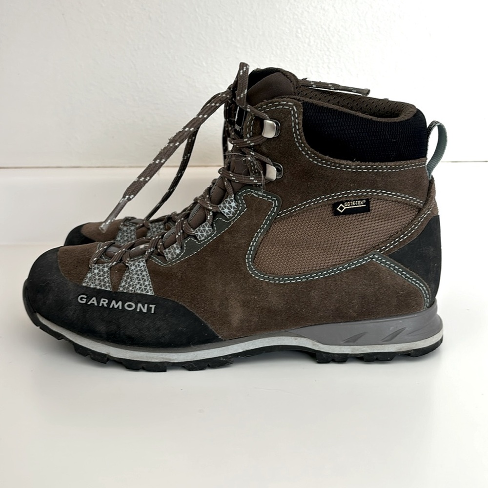 Garmont suede hiking boots 7.5